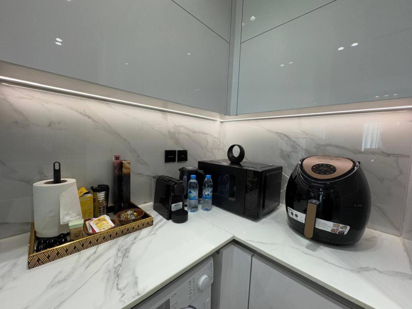 Apartment Modern & Smart 1br W Stylish Interiors In Jvc *