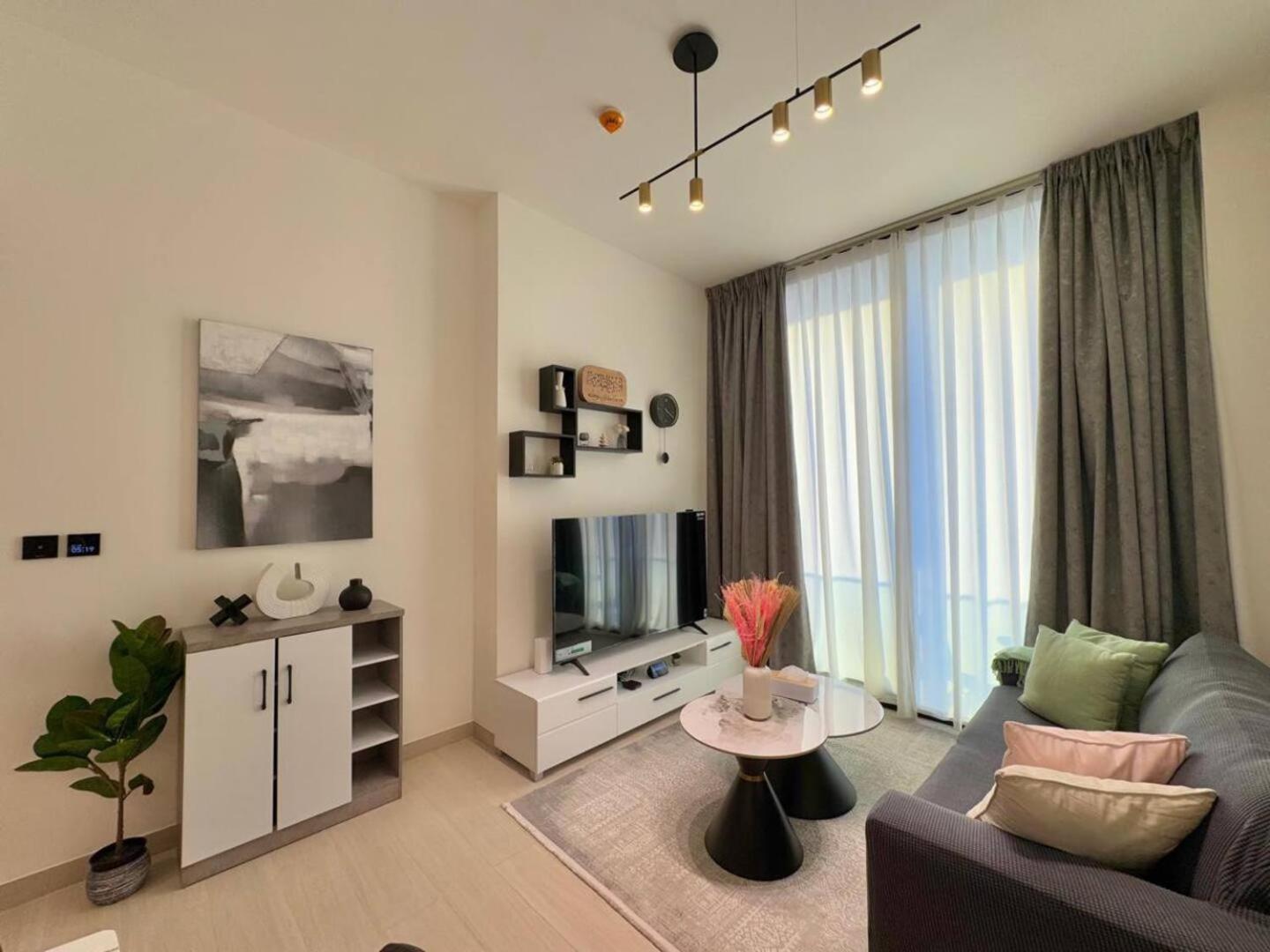 Modern & Smart 1br W Stylish Interiors In Jvc Apartment